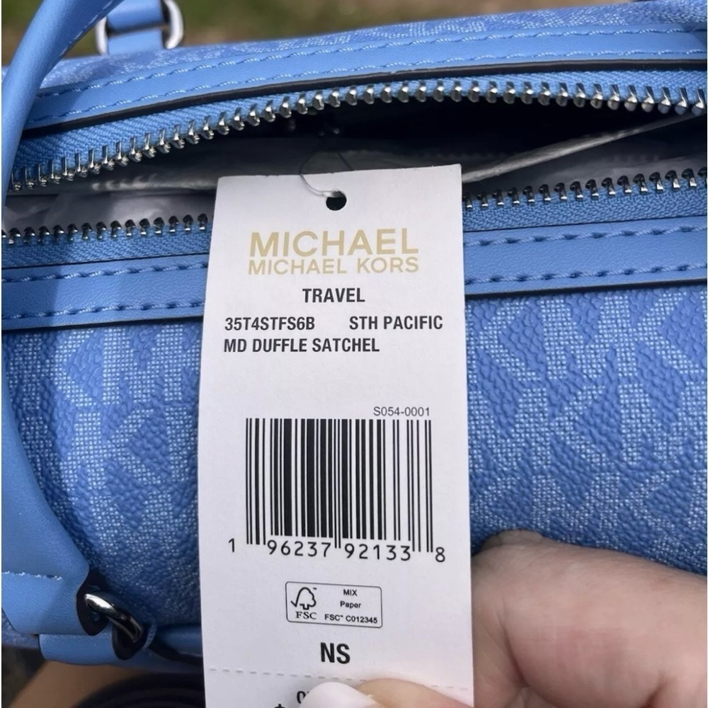 Michael Kors South Pacific Medium Duffle Satchel Crossbody NWT AirPods Charm - Picture 10 of 10
